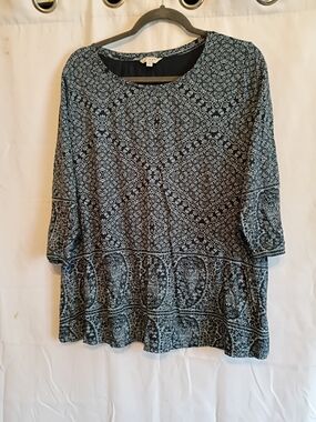 Women's Lucky Brand Size 3x Navy Blue Printed Top.